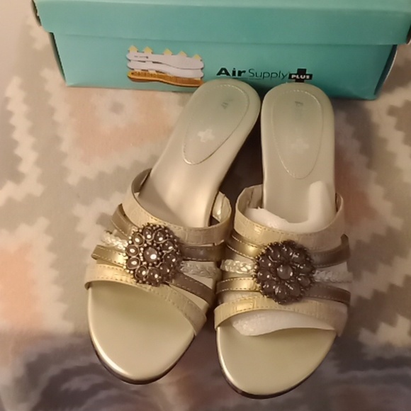 EUC Air Supply Shoe Dept. Embellished Sandals Sz 7.5 - Picture 1 of 6